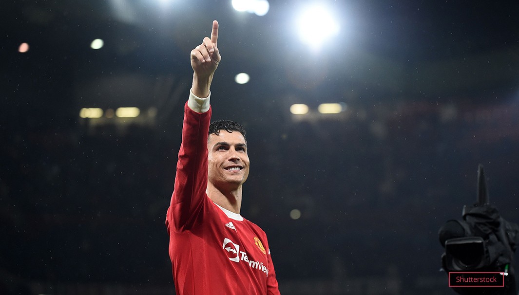 Ronaldo pointing to the sky