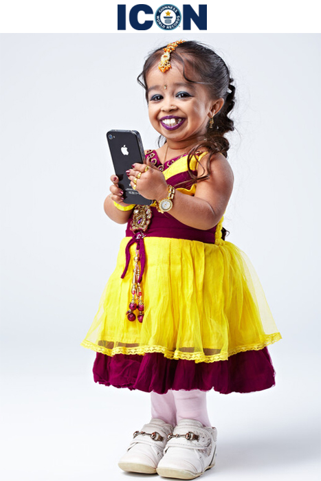 Jyoti holding phone