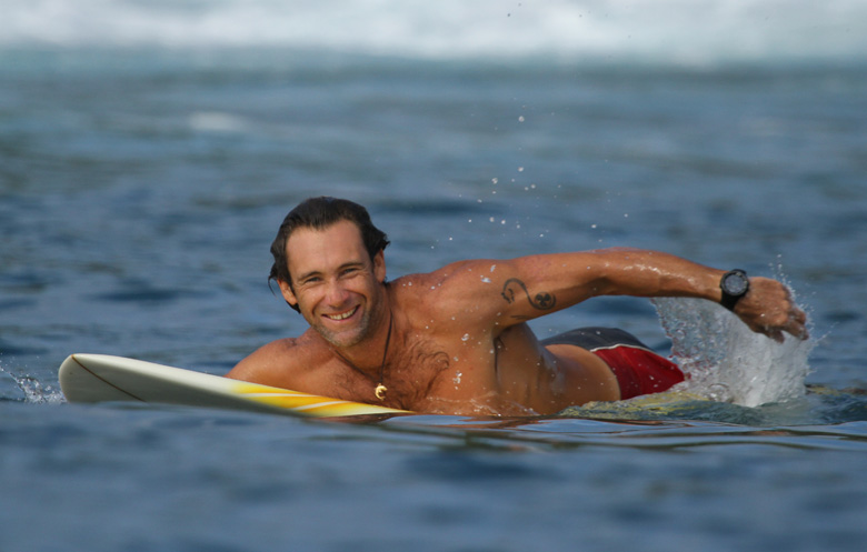 Bruno Hansen surfing
