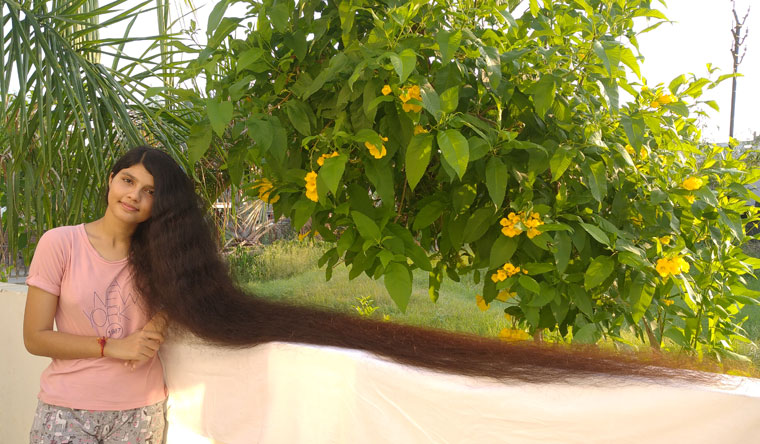 Nilanshi Patel, the longest hair on a teenager ever